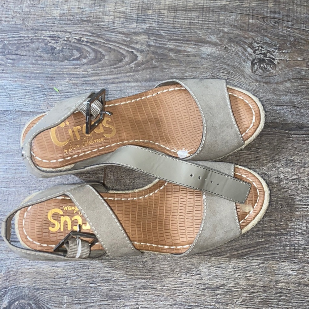grey wedges